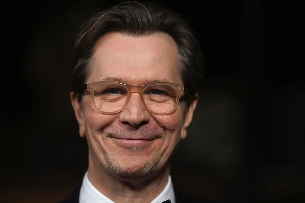 Gary Oldman przechodzi na drugą stronę... kamery