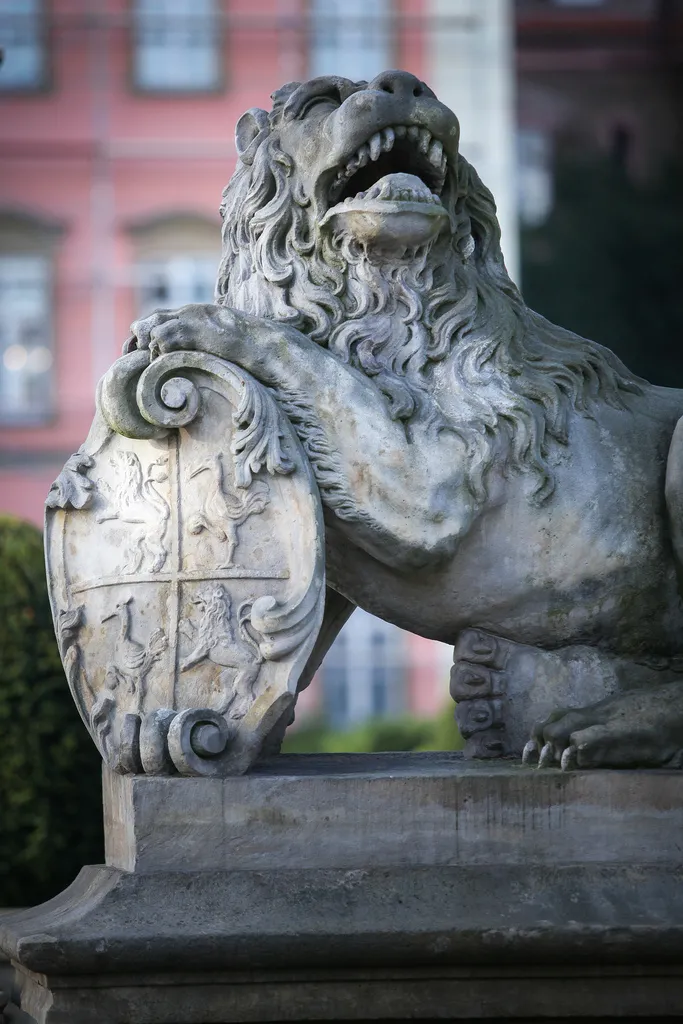 6012311-zamek-ksiaz.jpg