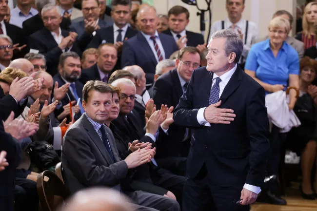 6561813-kongres-pis.jpg