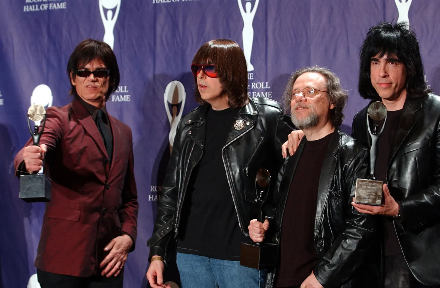 6561457-the-ramones.jpg