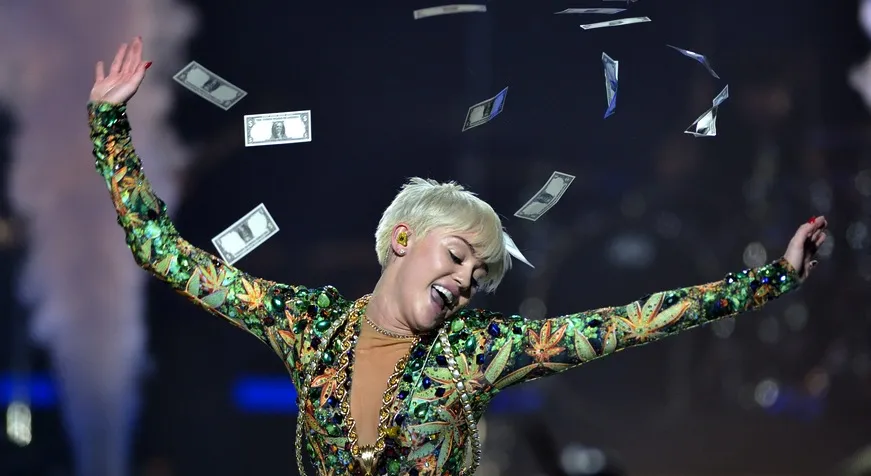 6542453-miley-cyrus.jpg