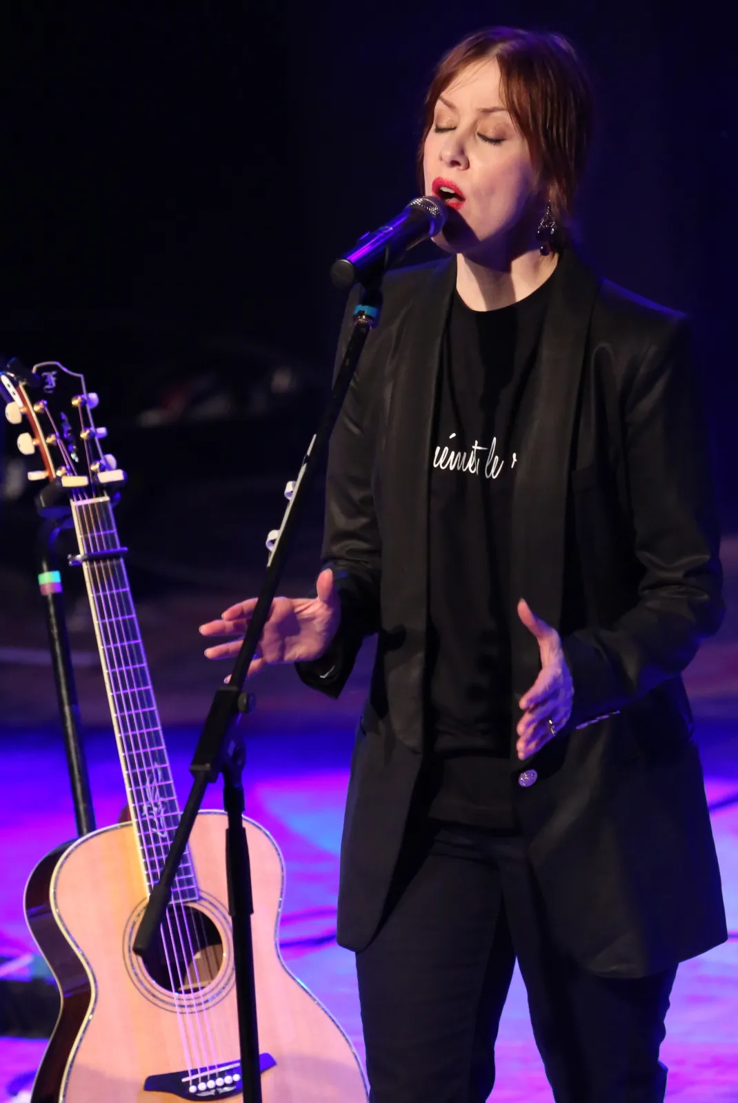 6600293-suzanne-vega.jpg