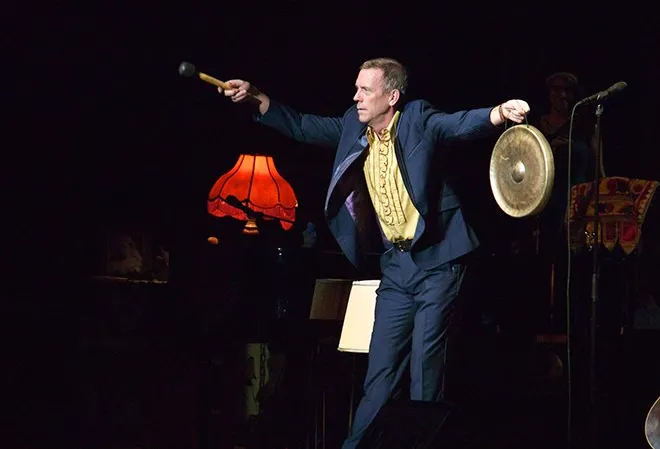 6602545-hugh-laurie.jpg