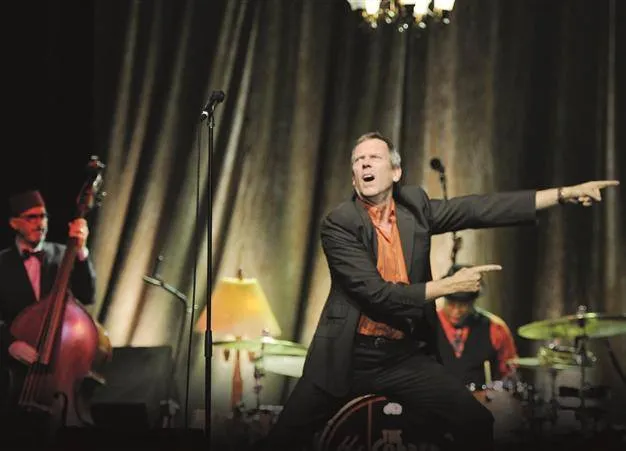 6602571-hugh-laurie.jpg