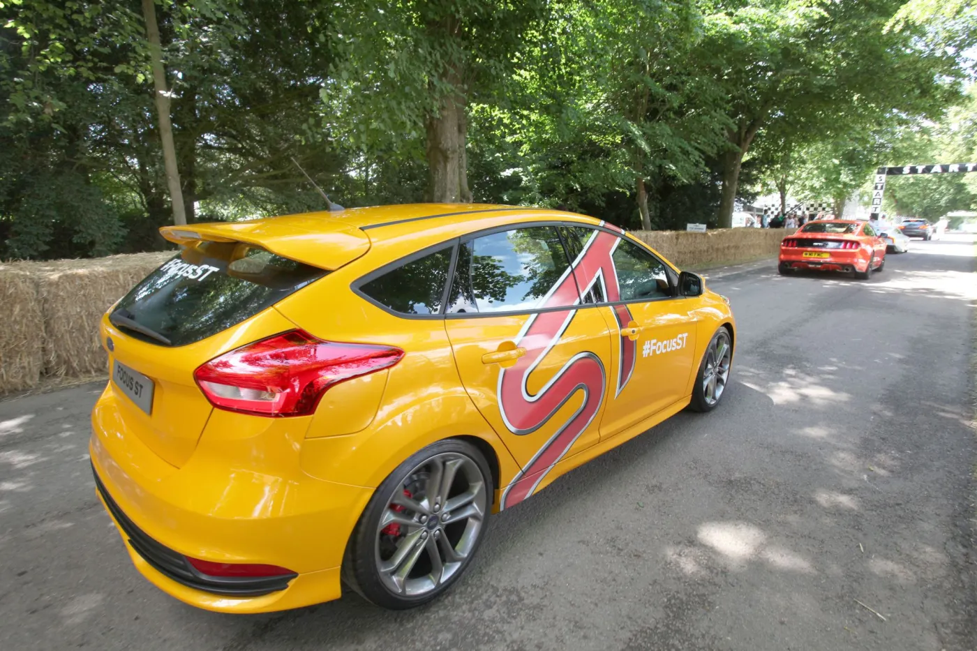 6538402-ford-focus-st.jpg
