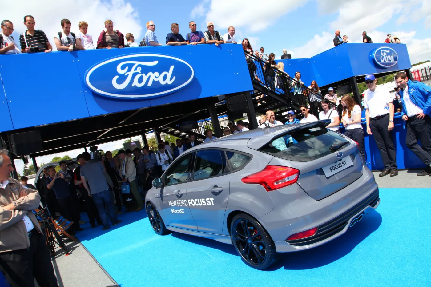 6538569-ford-focus-st.jpg