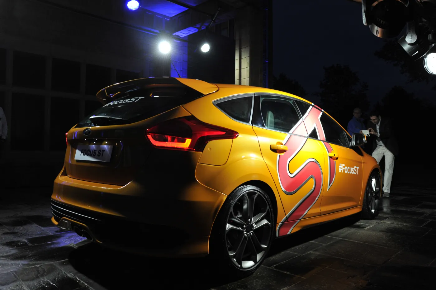 6538350-ford-focus-st.jpg