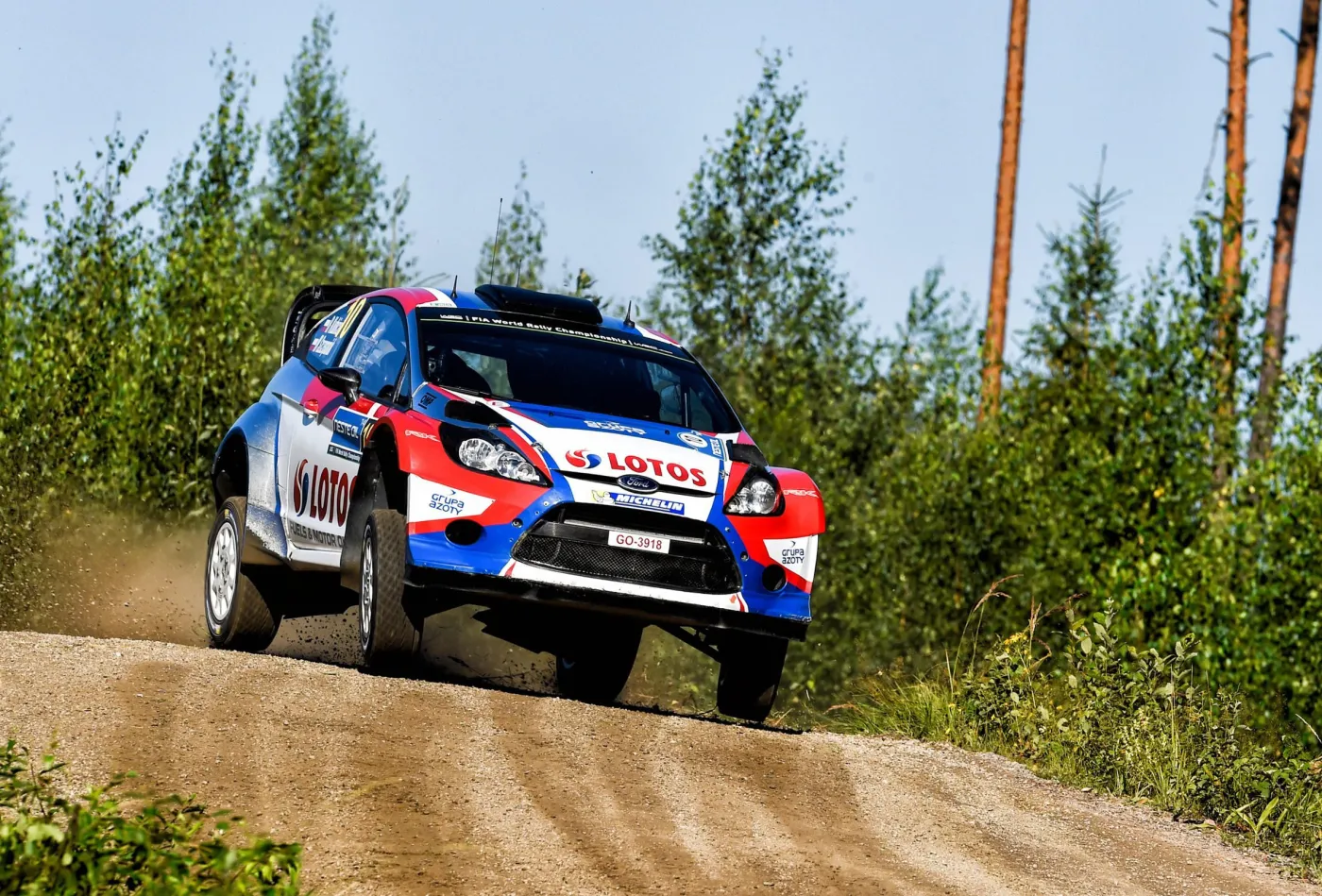 Rajd Finlandii: Latvala liderem. Kubica wypadł z trasy, ale pojedzie dalej