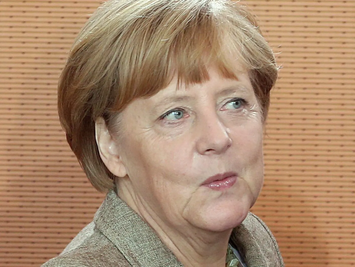 Merkel wezwała Putina do zaprzestania przepływu wojsk na Ukrainę