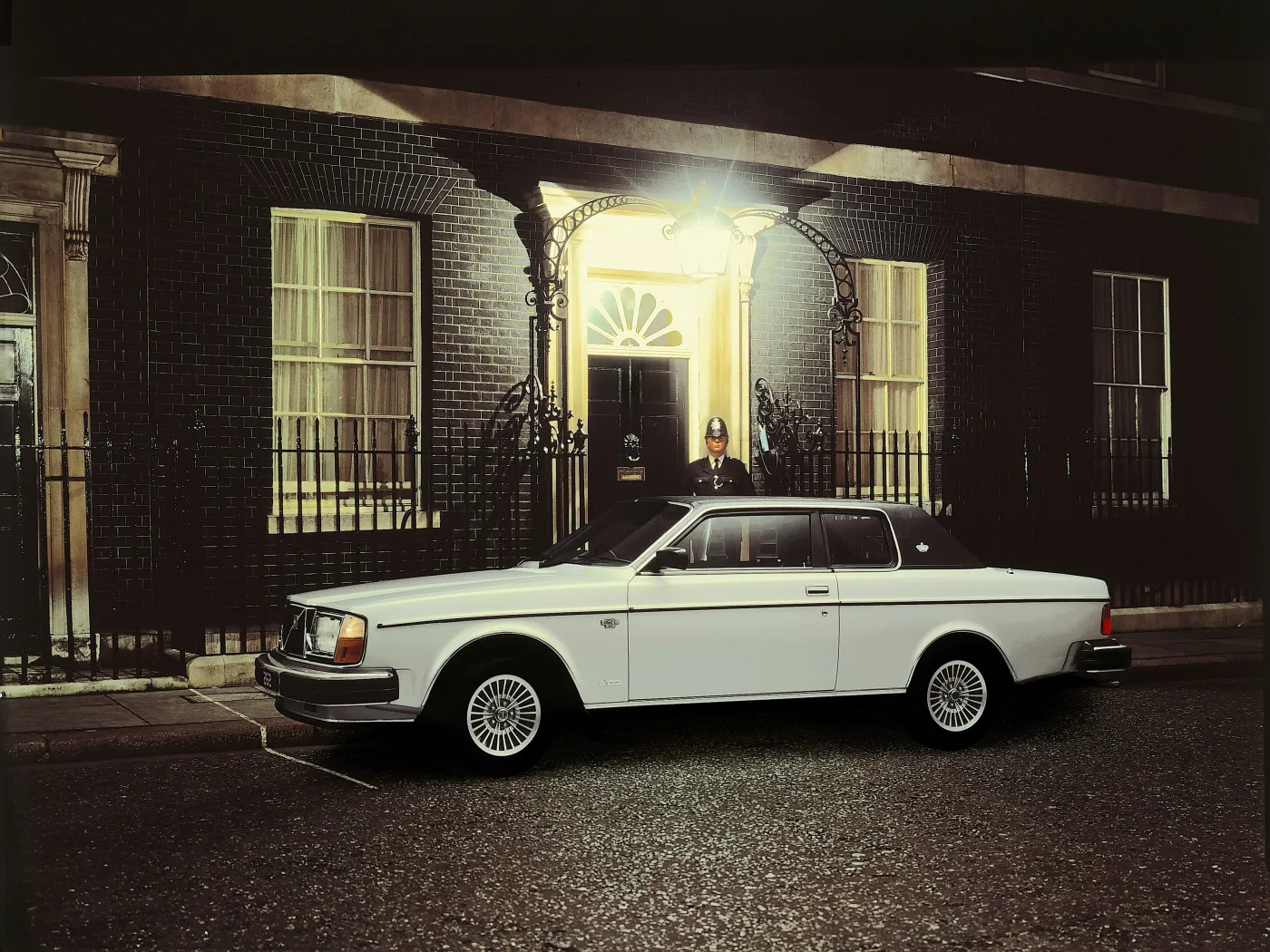 6712743-volvo-262-c.jpg