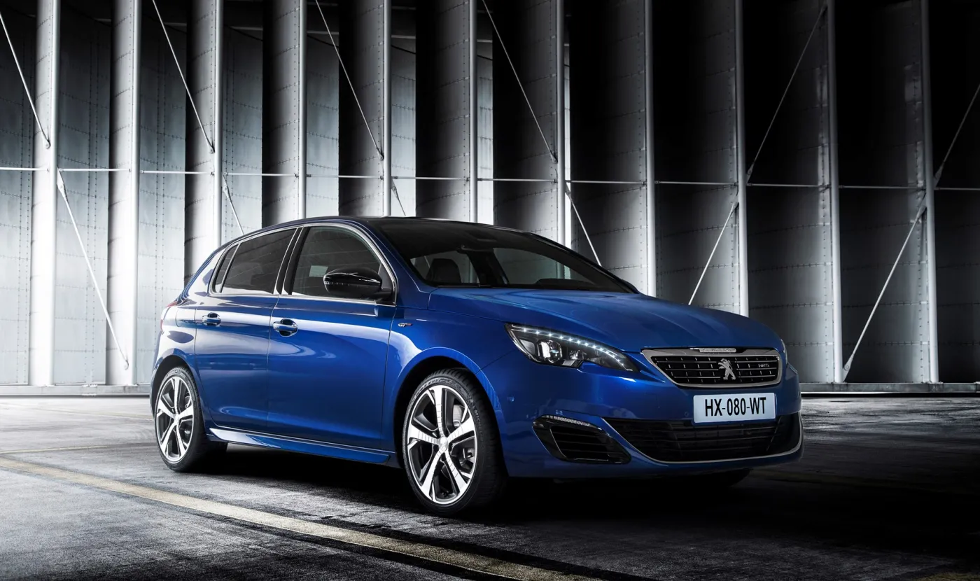 6774069-peugeot-308-gt.jpg