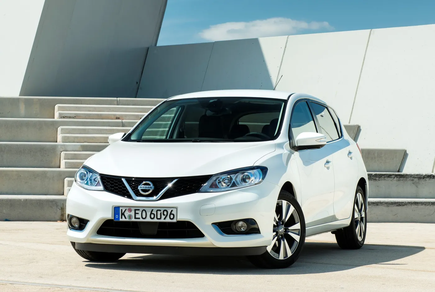 6780988-nissan-pulsar.jpg