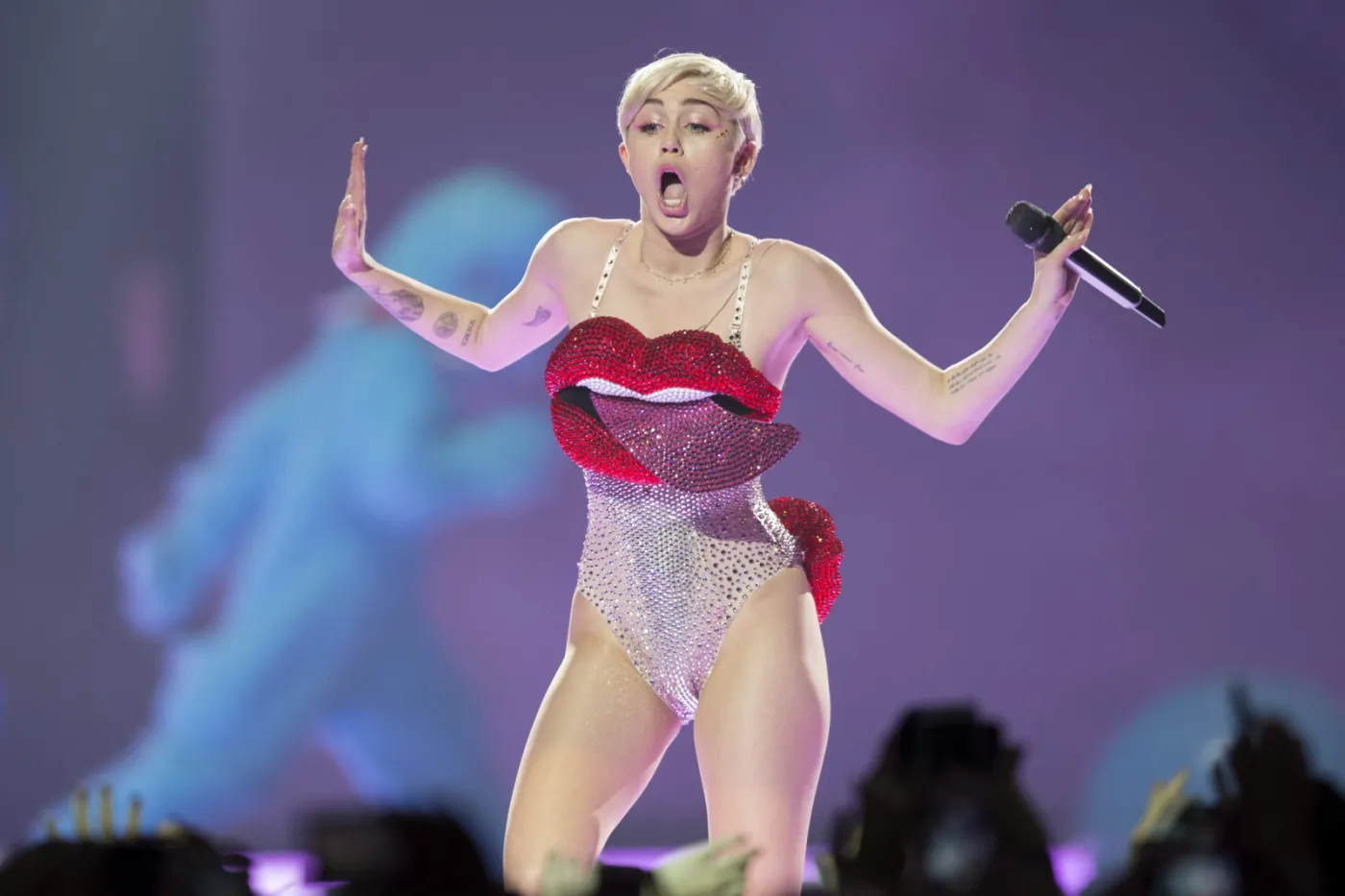 6345244-miley-cyrus.jpg
