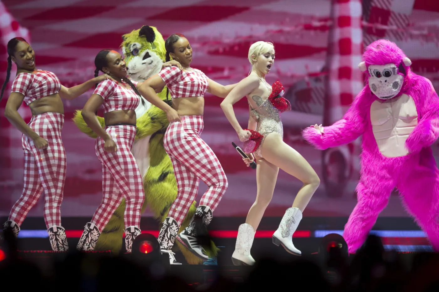 6345302-miley-cyrus.jpg