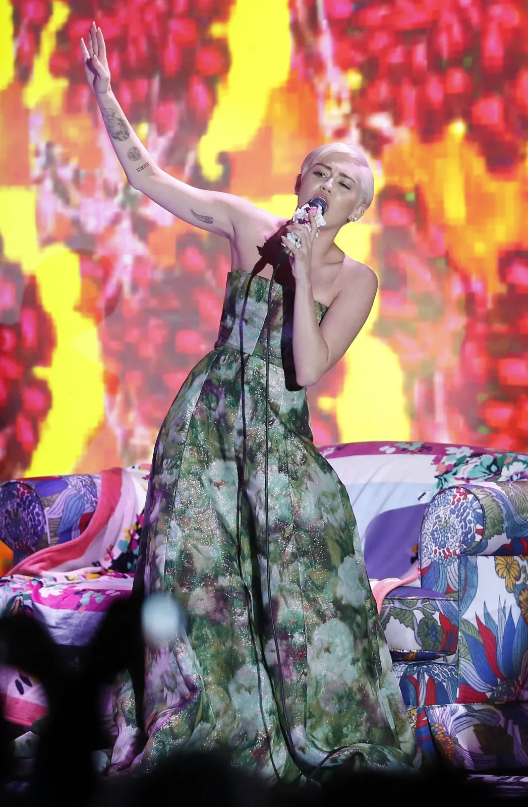 6352560-miley-cyrus.jpg