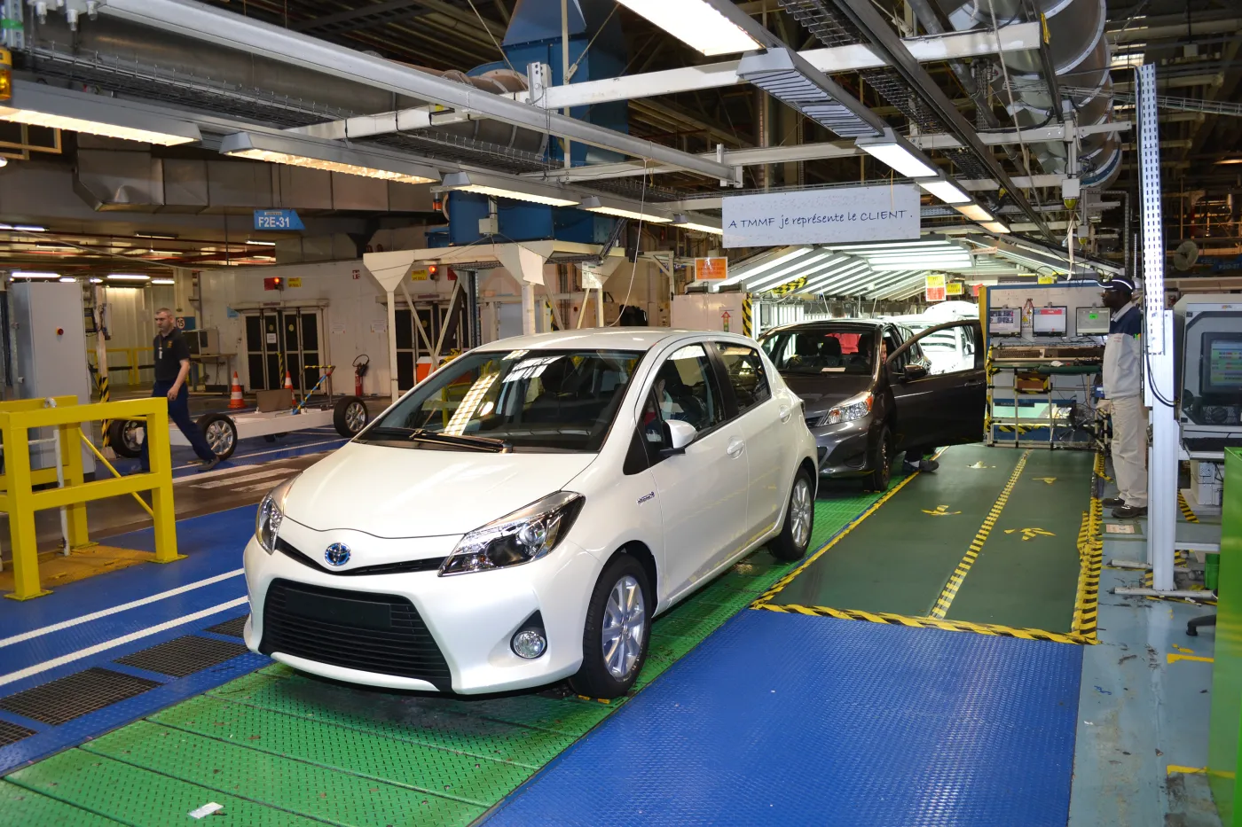 6351357-toyota-yaris.jpg