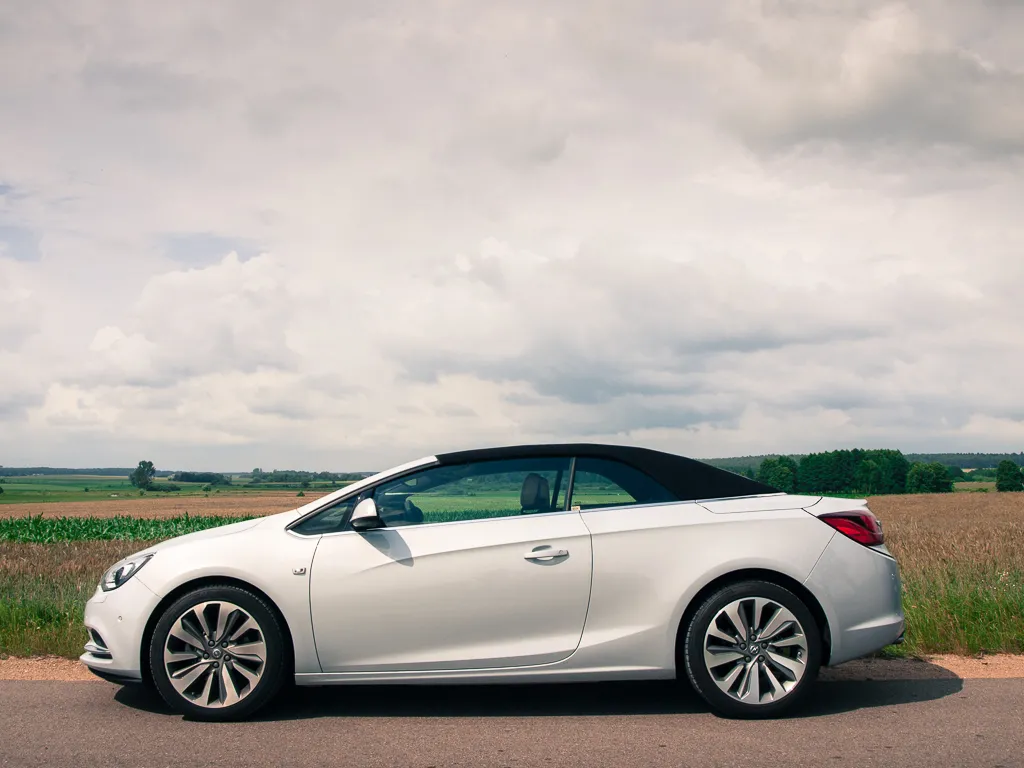 6394952-opel-cascada.jpg