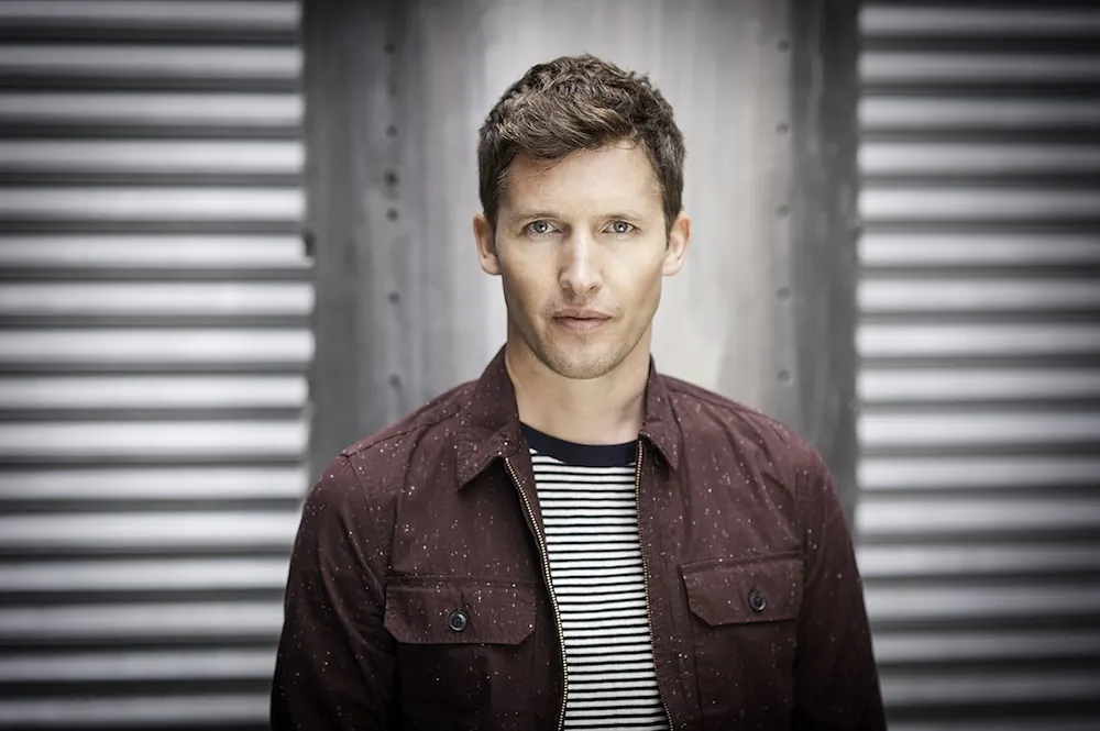 5551720-james-blunt.jpg