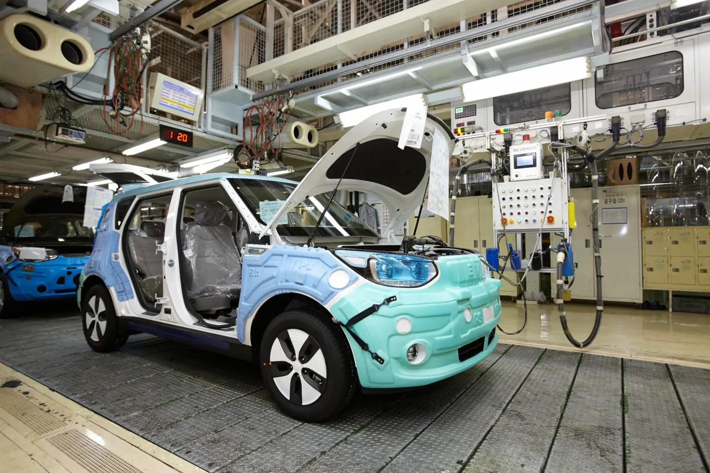 6413779-kia-soul-ev.jpg