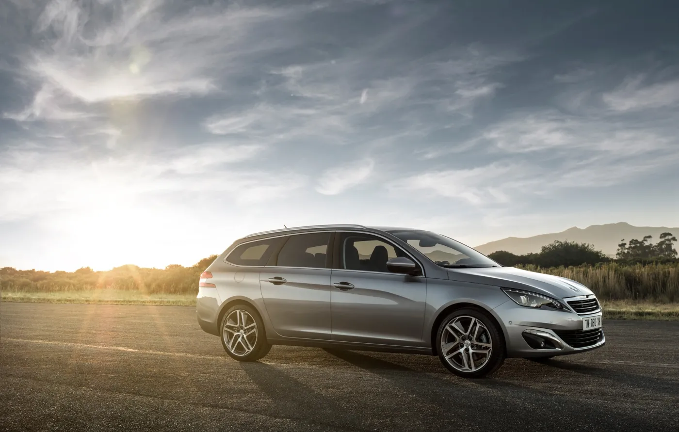 6413721-peugeot-308-sw.jpg
