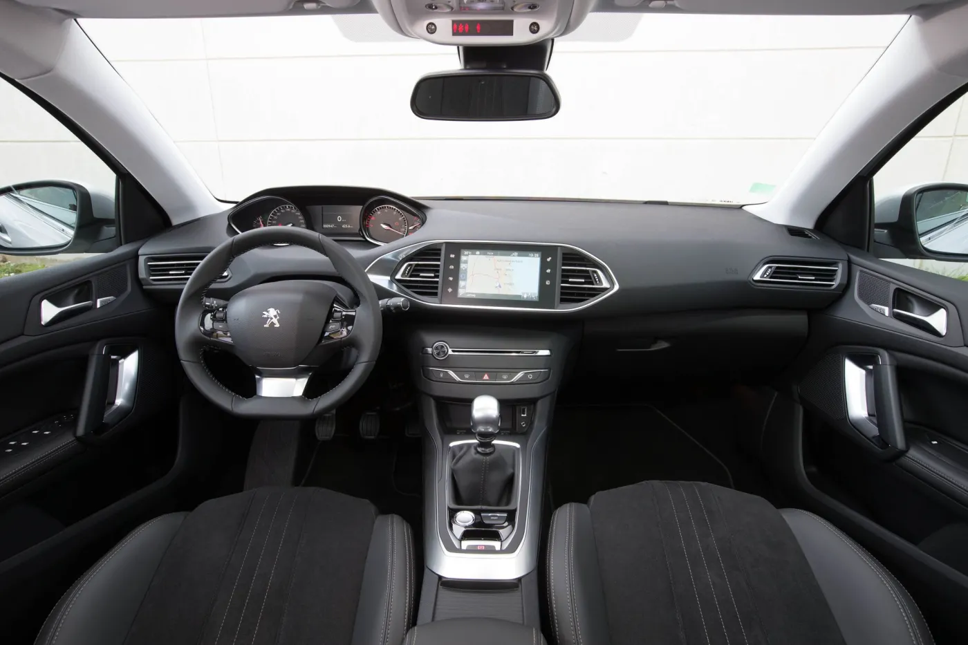6261549-peugeot-308-sw.jpg