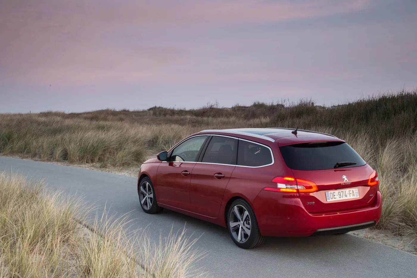 6262470-peugeot-308-sw.jpg