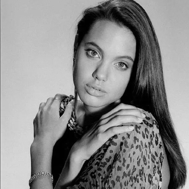 6443429-angelina-jolie.jpg
