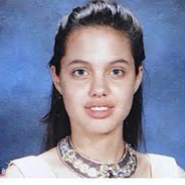 6443501-angelina-jolie.jpg