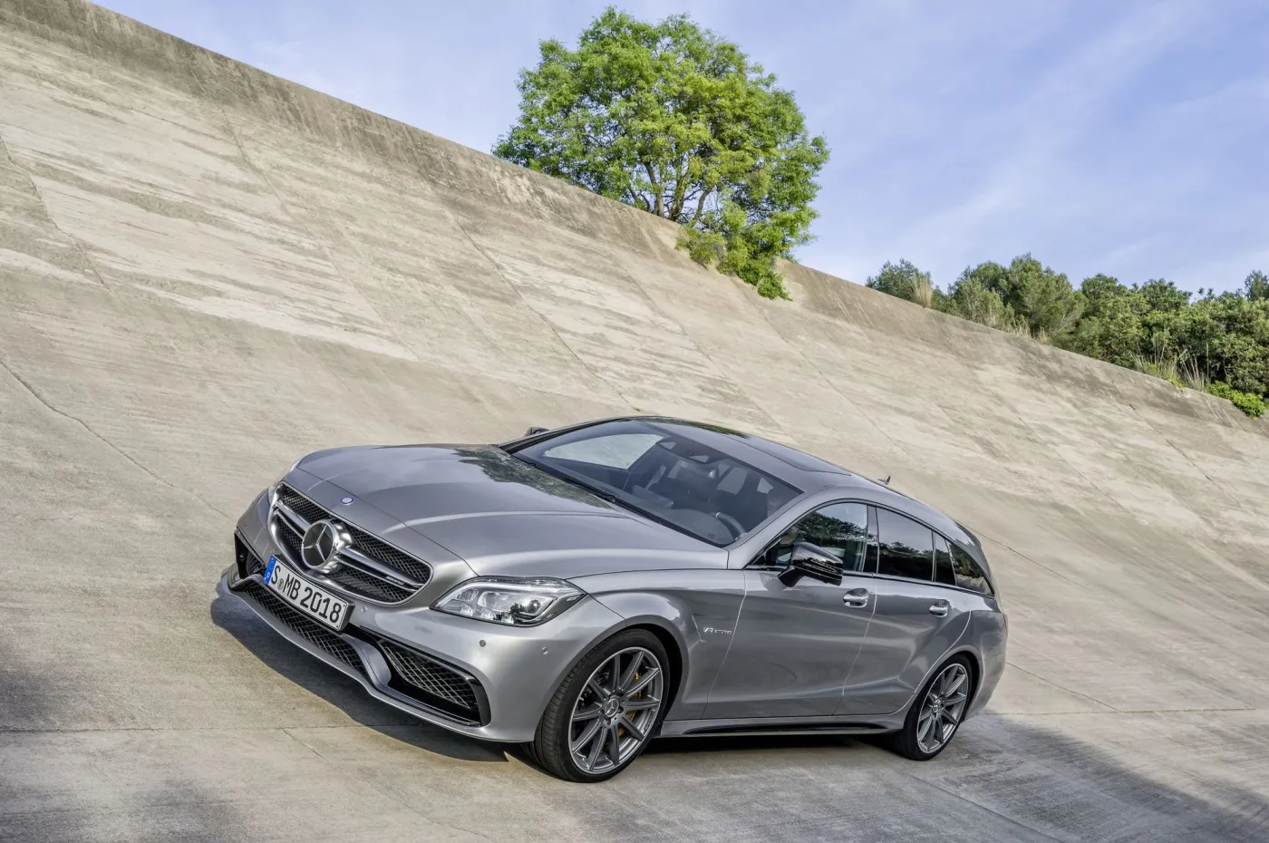 6448201-mercedes-cls.jpg