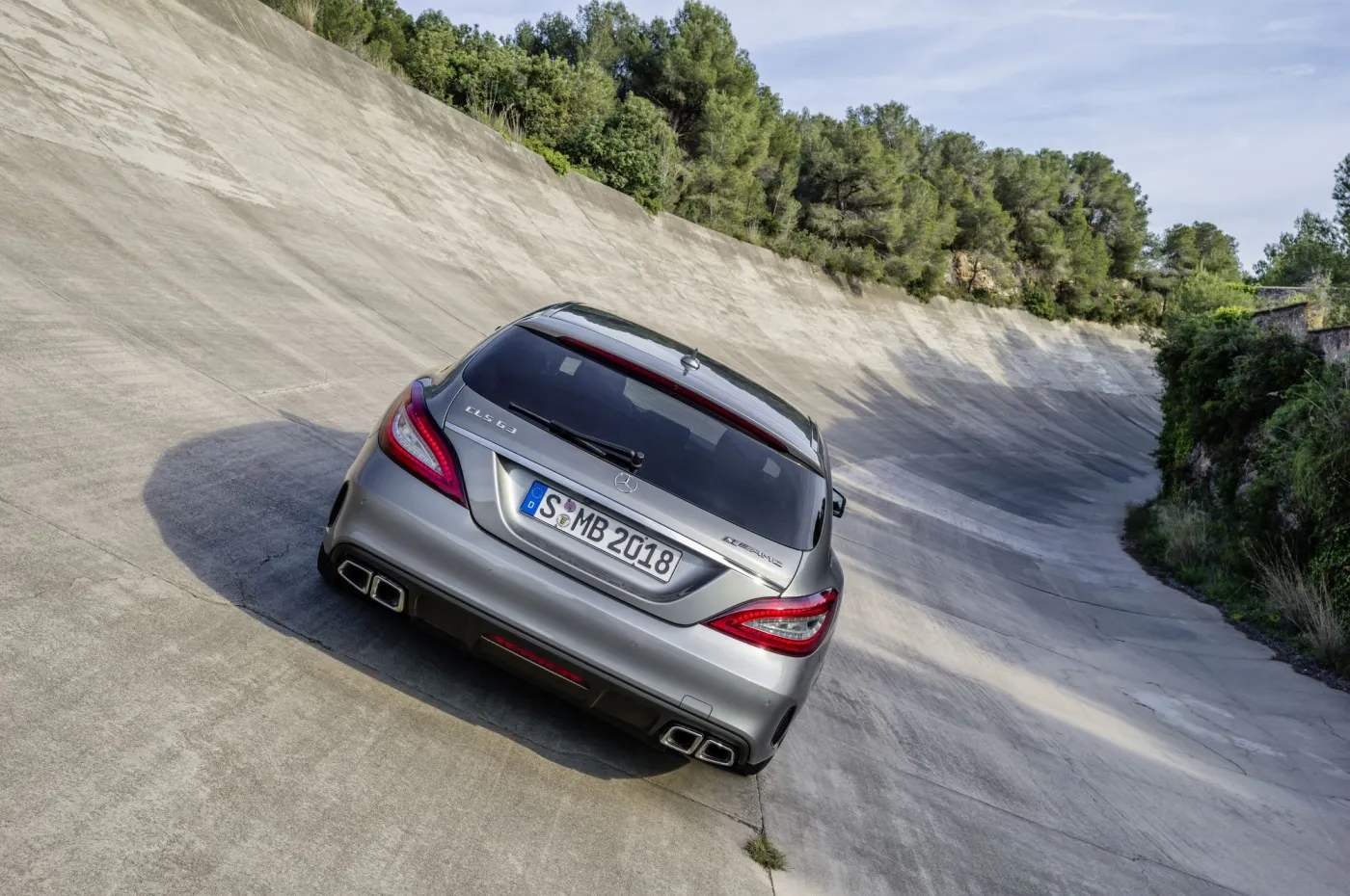 6448230-mercedes-cls.jpg