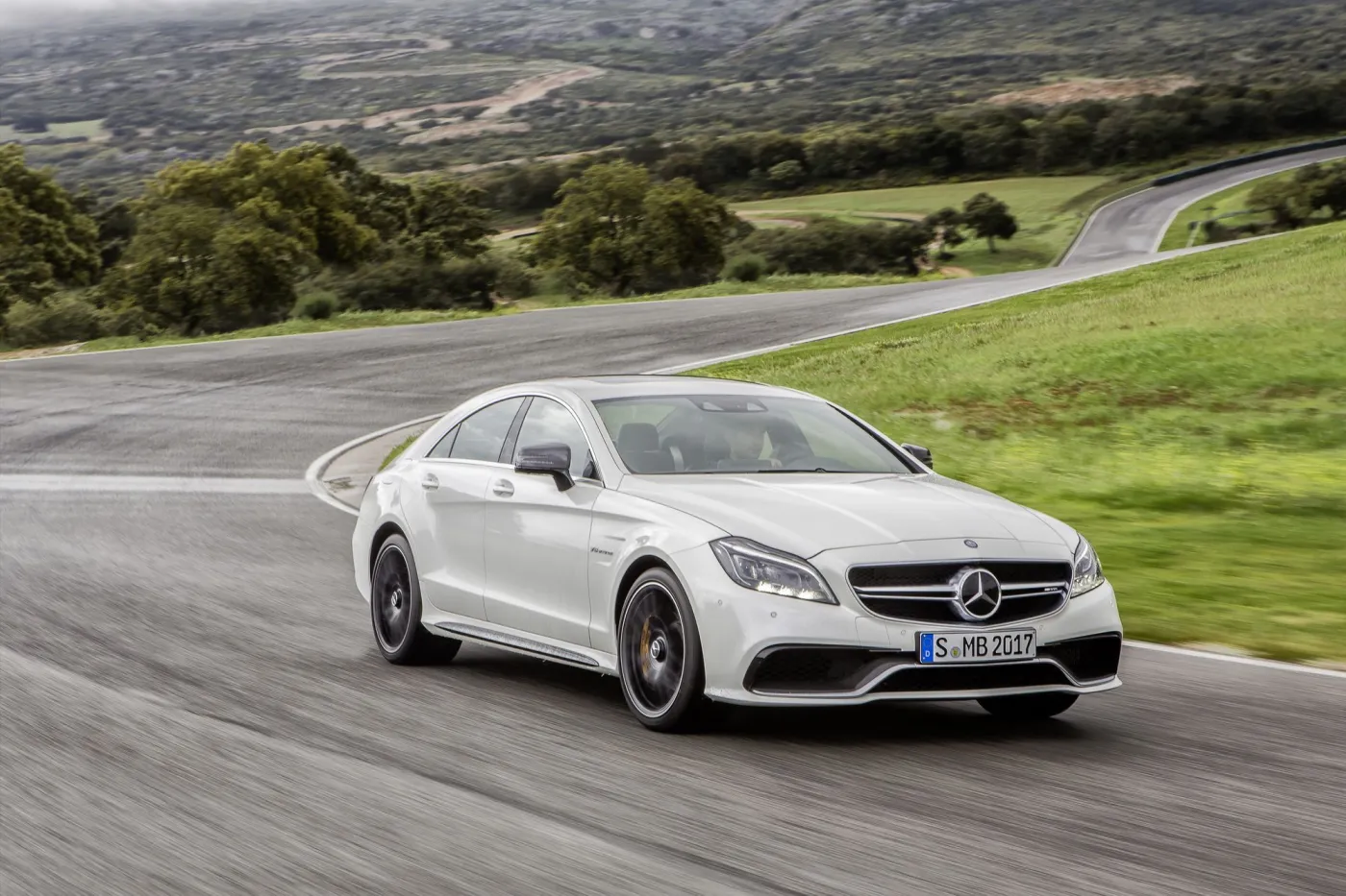 6448259-mercedes-cls.jpg