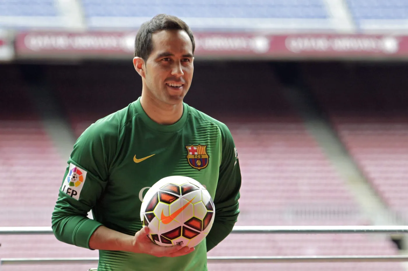 6539478-claudio-bravo.jpg