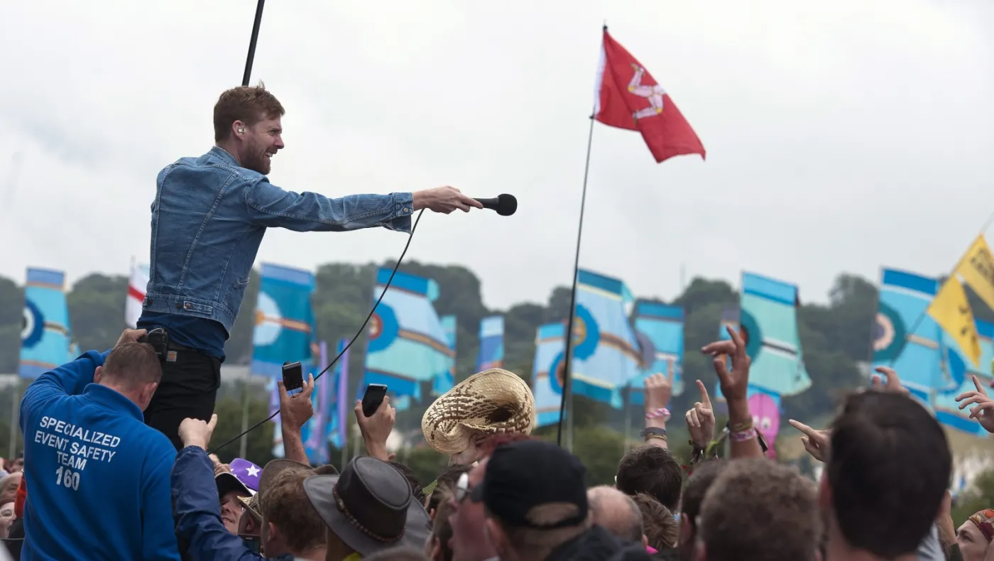 6496556-kaiser-chiefs.jpg