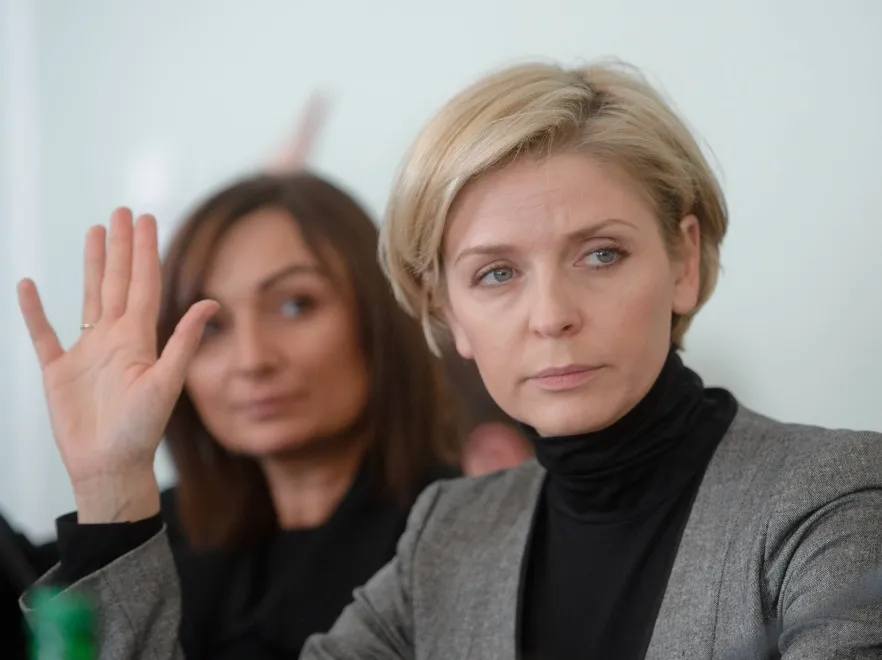 (Co najmniej) 5 lat do przodu w 5 minut: Joanna Mucha w wersji blond
