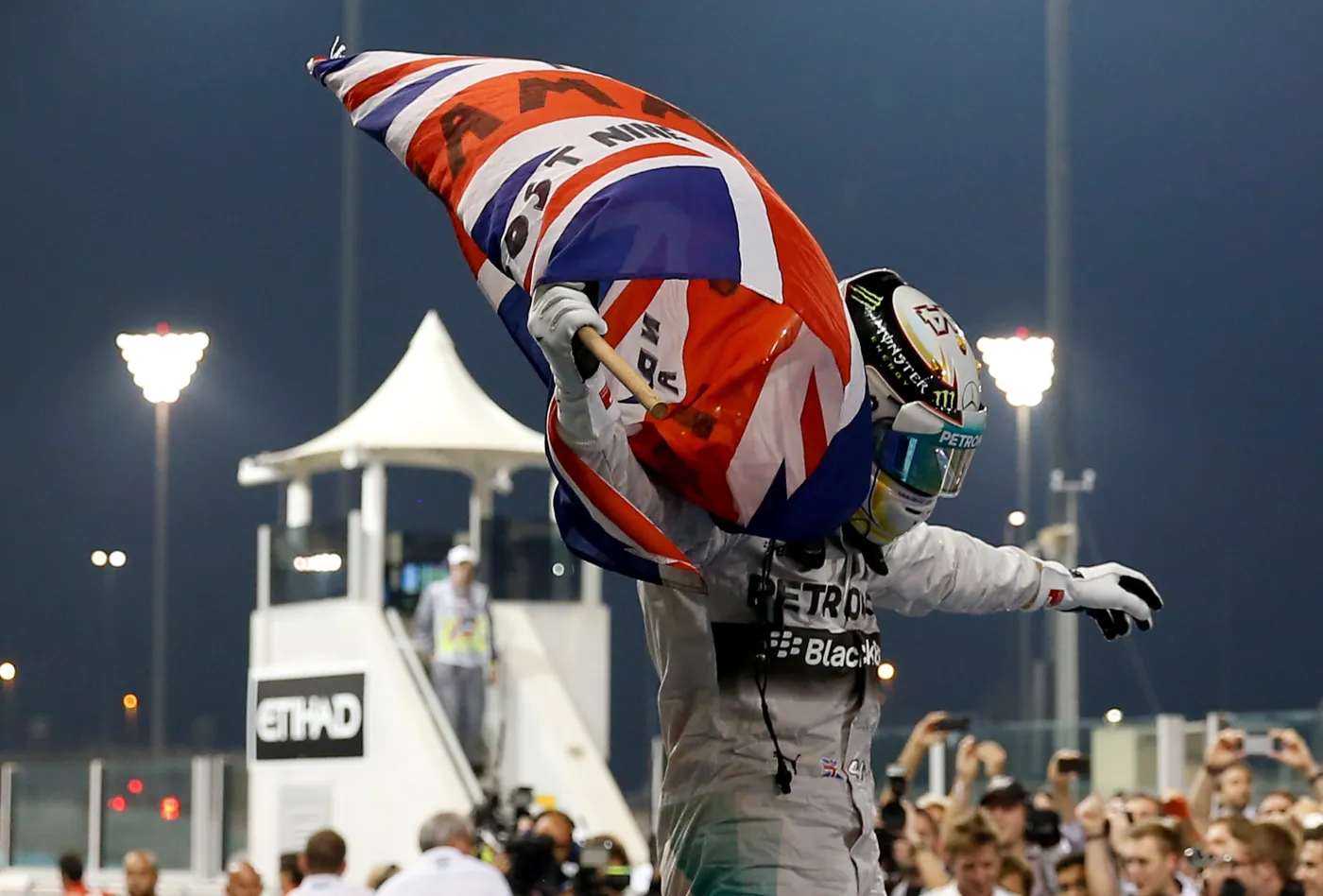 7107667-lewis-hamilton.jpg