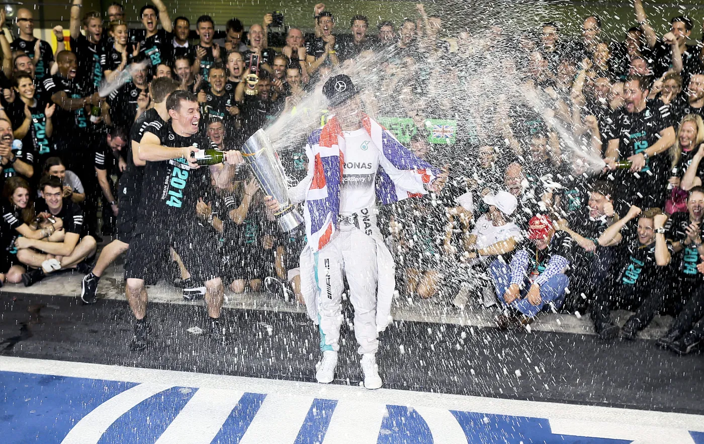 7107754-lewis-hamilton.jpg