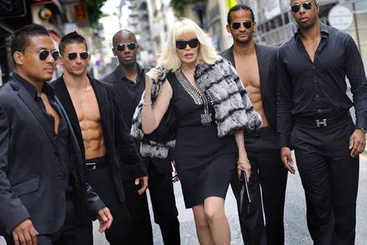 7111414-amanda-lear.jpg