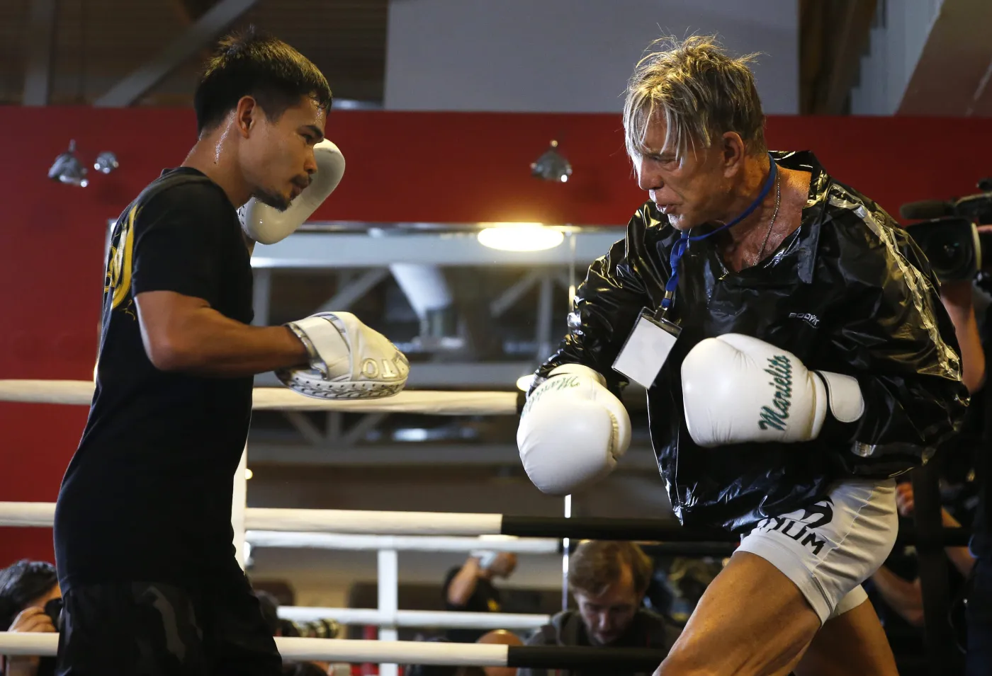 7121506-mickey-rourke.jpg
