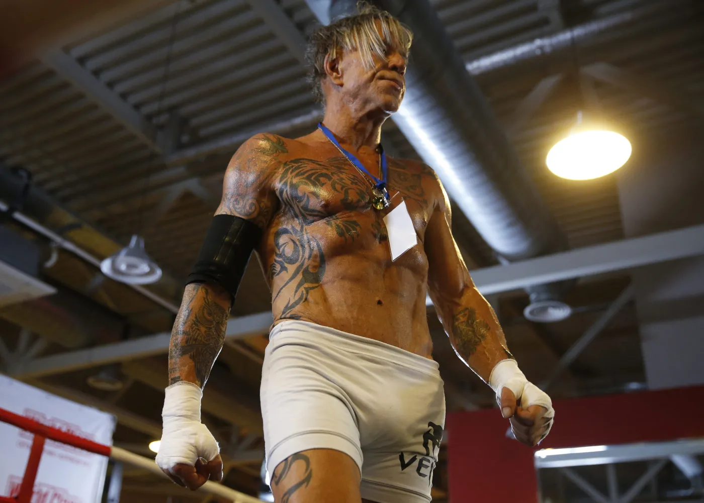 7121535-mickey-rourke.jpg