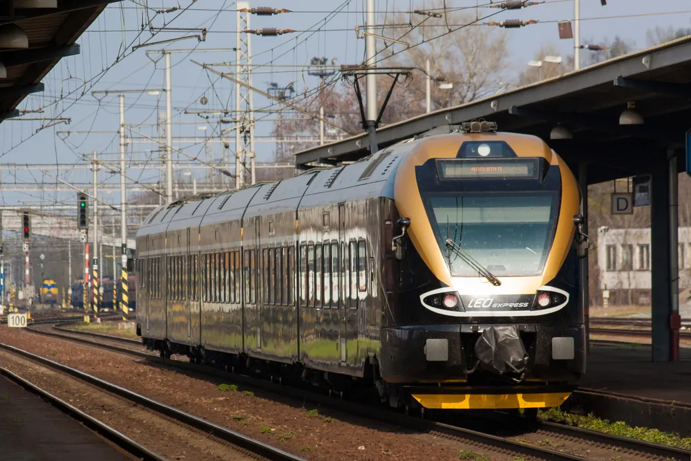 7133050-leo-express.jpg