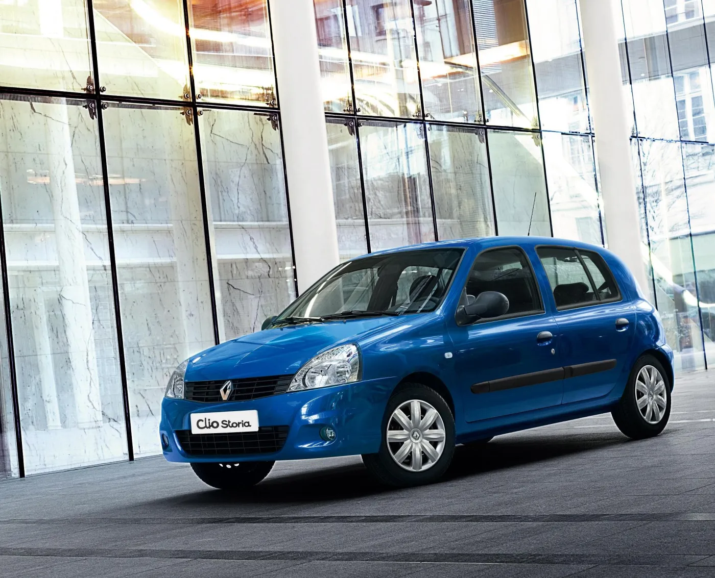 7140242-clio-storia-1.jpg