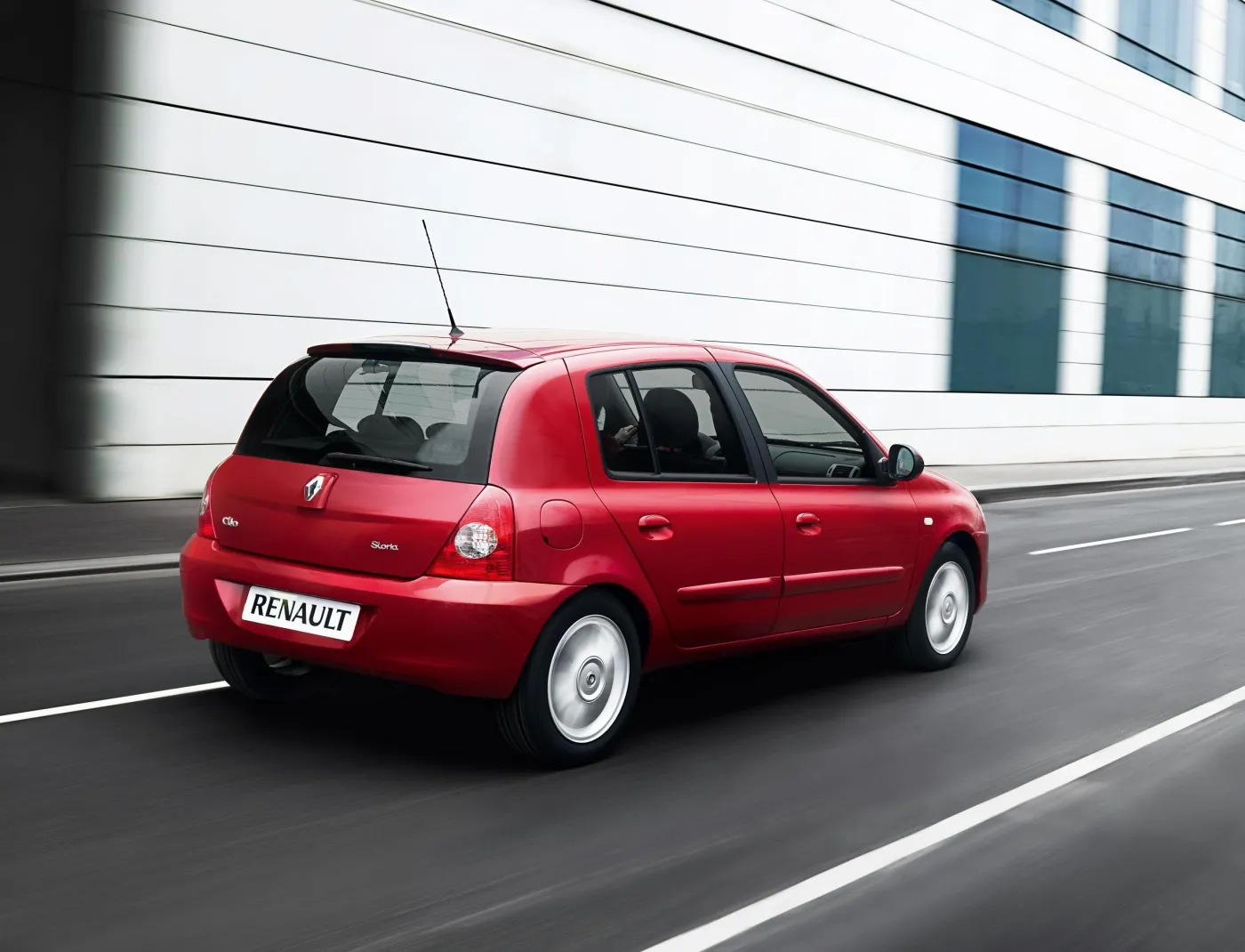 7140271-clio-storia-4.jpg