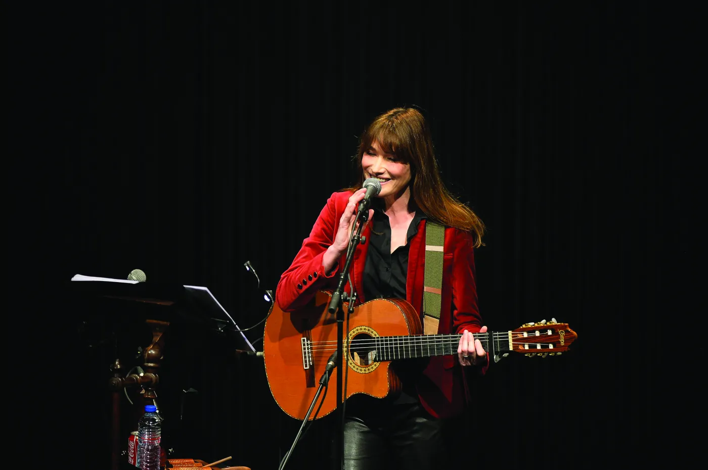 7144418-carla-bruni.jpg