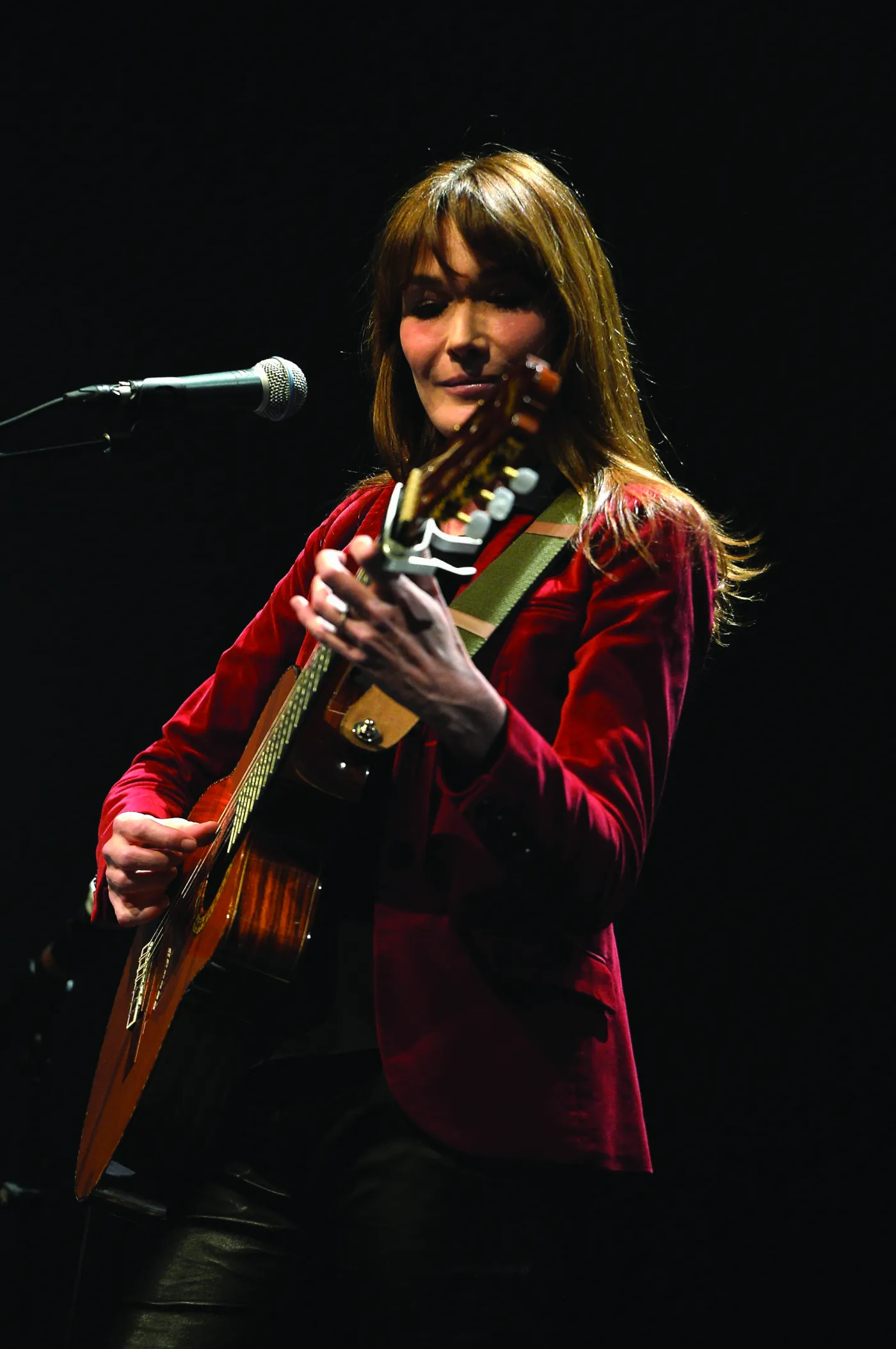 7144447-carla-bruni.jpg