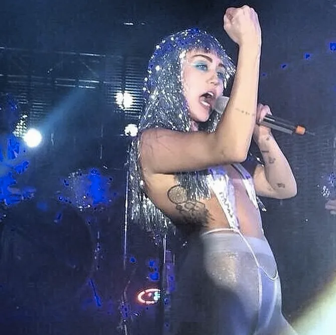 7158291-miley-cyrus.png