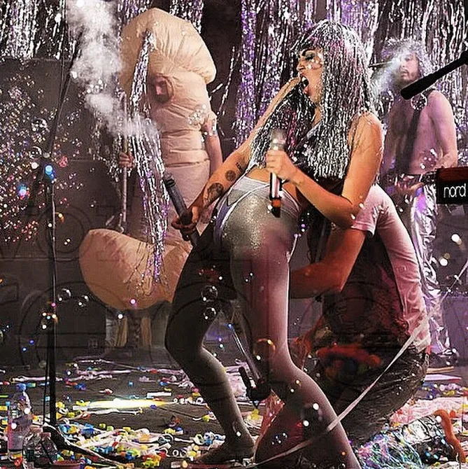 7160195-miley-cyrus.png