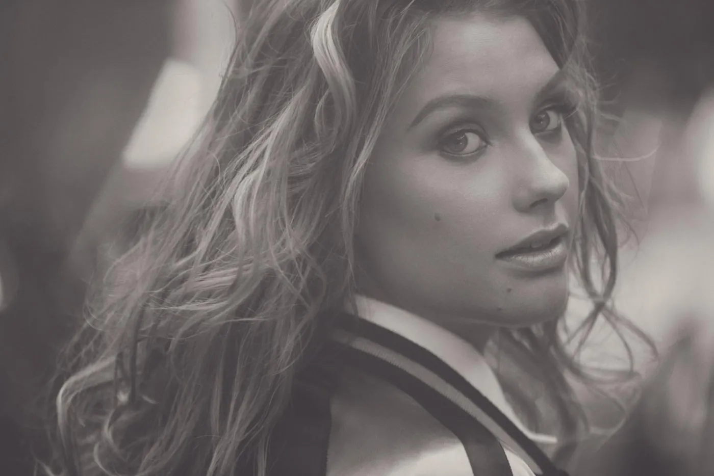 6970854-ella-henderson.jpg