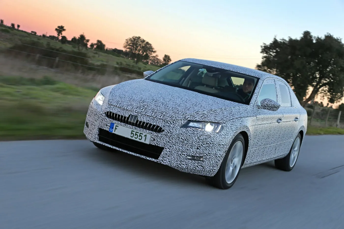 7180348-skoda-superb.jpg