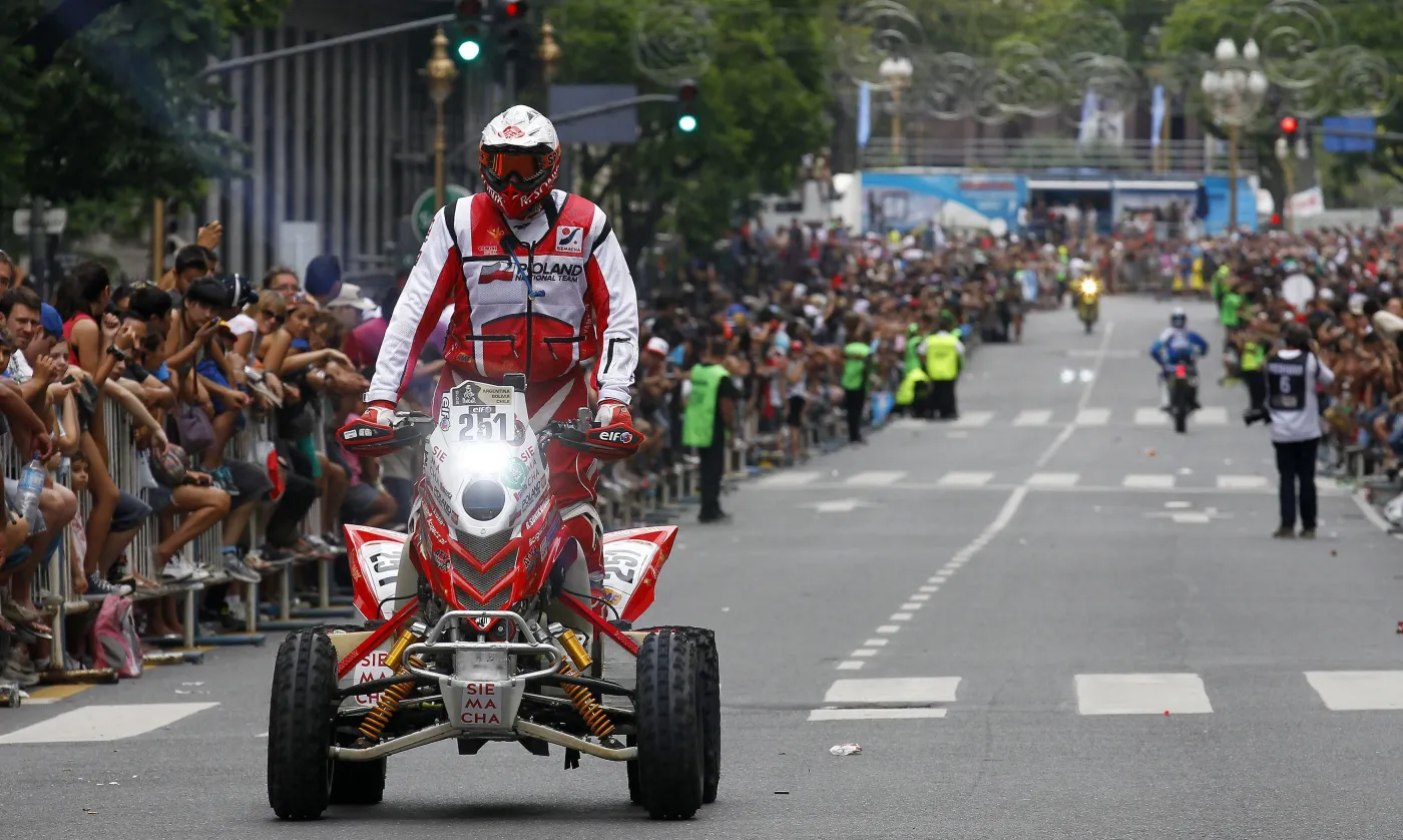 Rajd Dakar: Rafał Sonik zajął drugie miejsce na pierwszym etapie