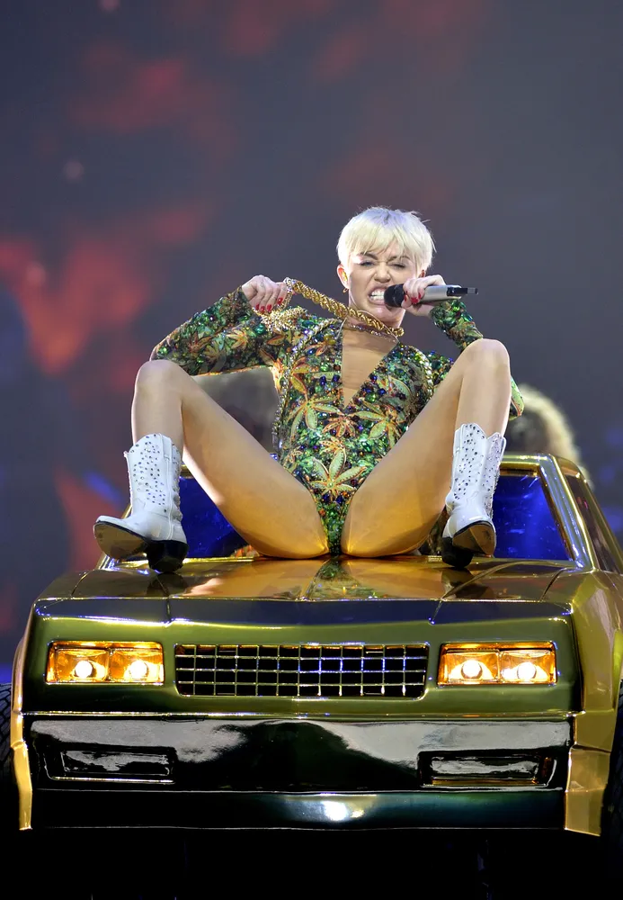 6542479-miley-cyrus.jpg